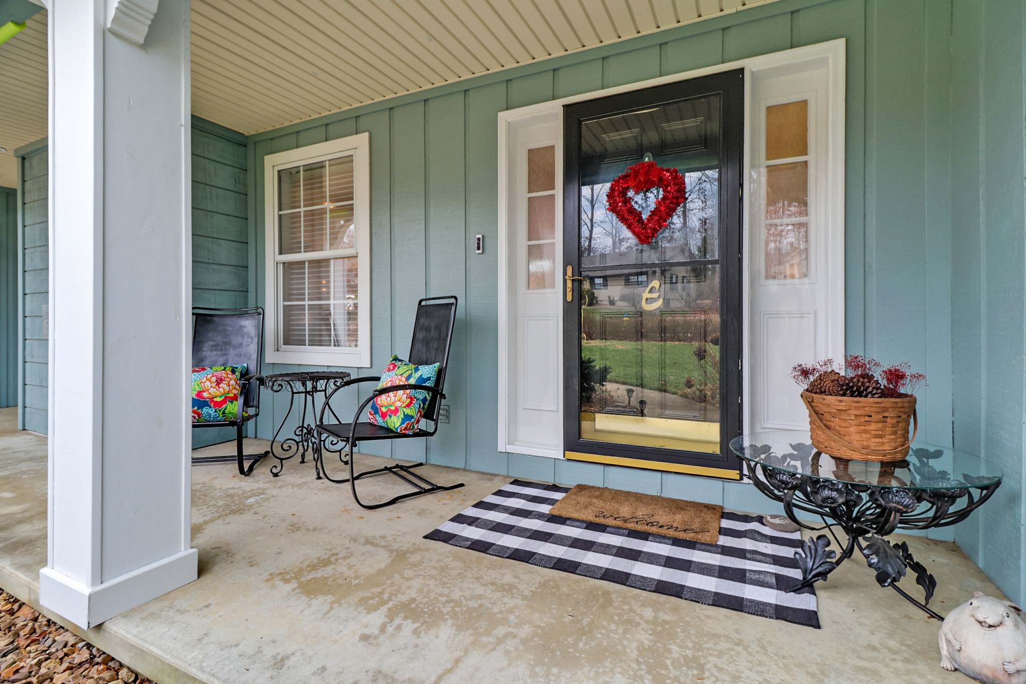 138 Rutgers Circle Crossville, TN 38558 - Photo 33 of 45 a living room with furniture a rug and a window