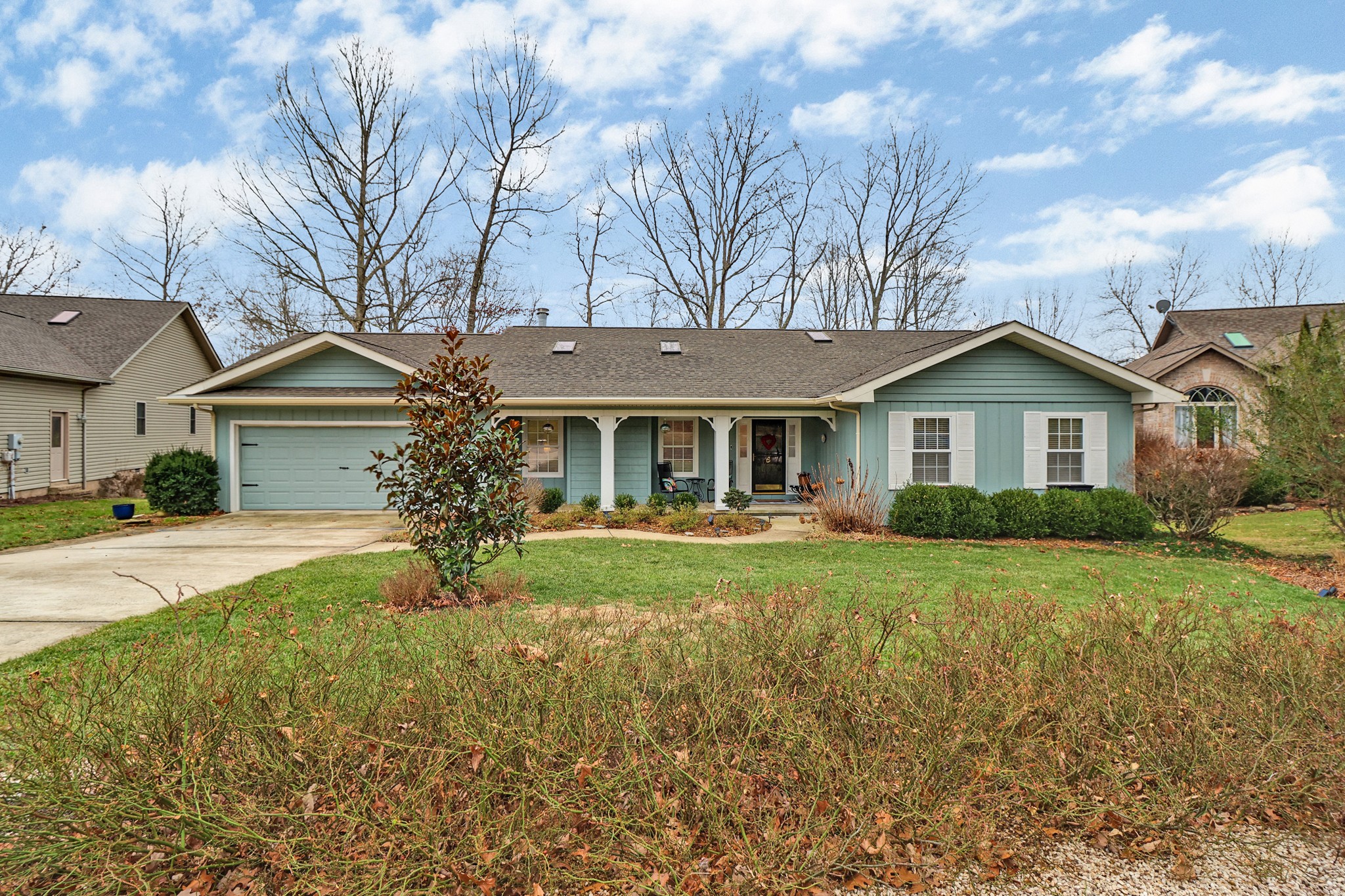 138 Rutgers Circle Crossville, TN 38558 - Photo 4 of 45 a front view of house with yard and green space