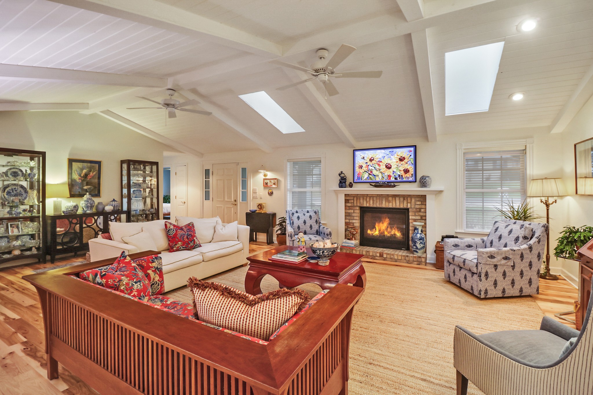 138 Rutgers Circle Crossville, TN 38558 - Photo 5 of 45 a living room with furniture and a fireplace