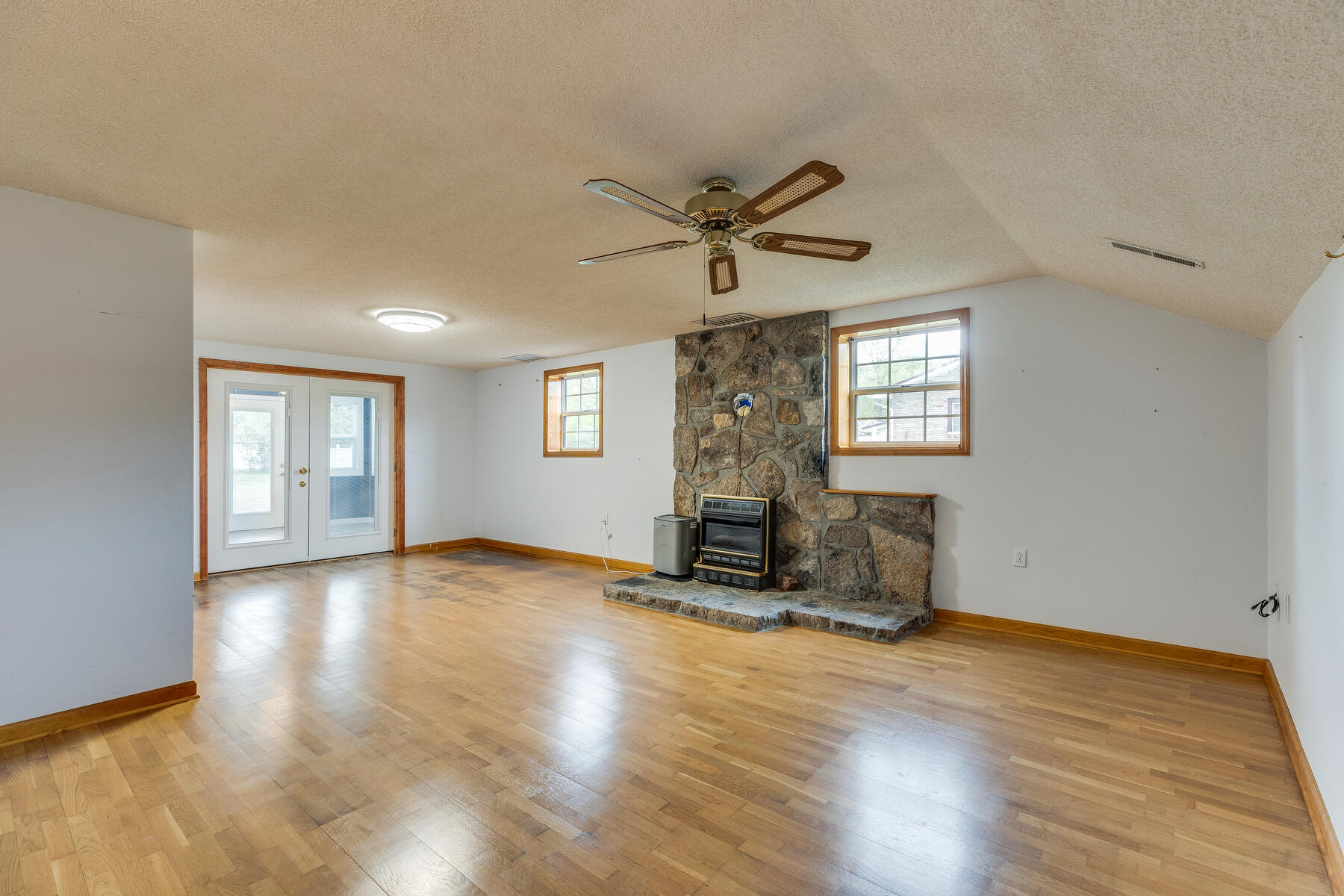 112 Unaka Subdivision Road Elizabethton, TN 37643 - Photo 35 of 49 028