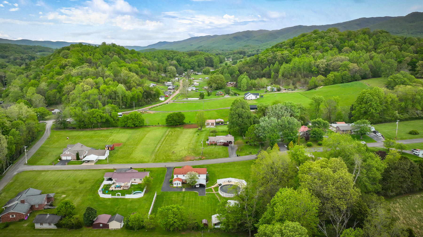112 Unaka Subdivision Road Elizabethton, TN 37643 - Photo 4 of 49 103