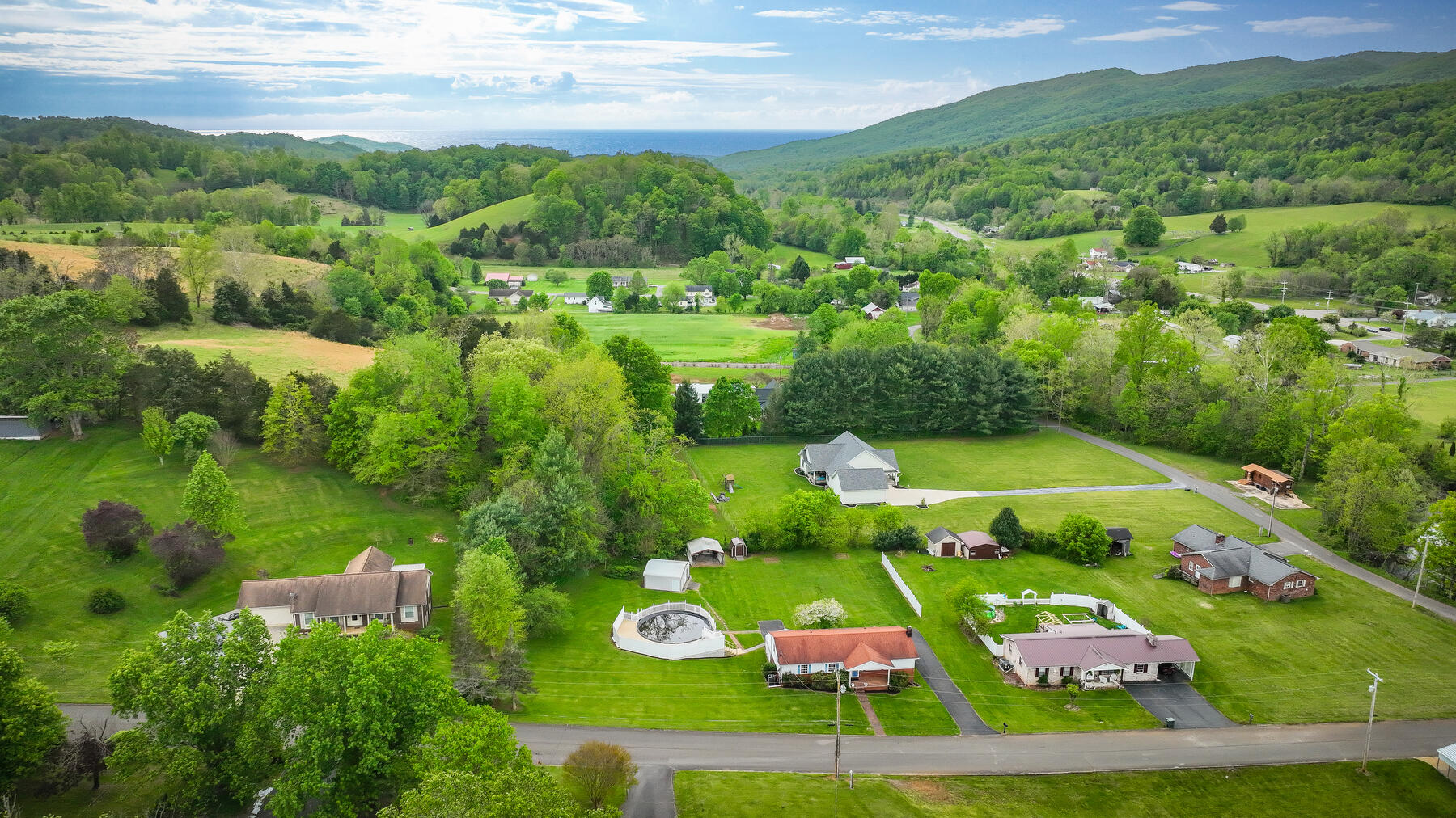 112 Unaka Subdivision Road Elizabethton, TN 37643 - Photo 5 of 49 102