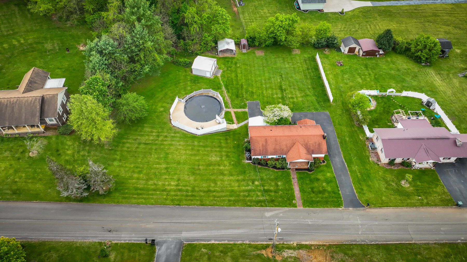 112 Unaka Subdivision Road Elizabethton, TN 37643 - Photo 6 of 49 101