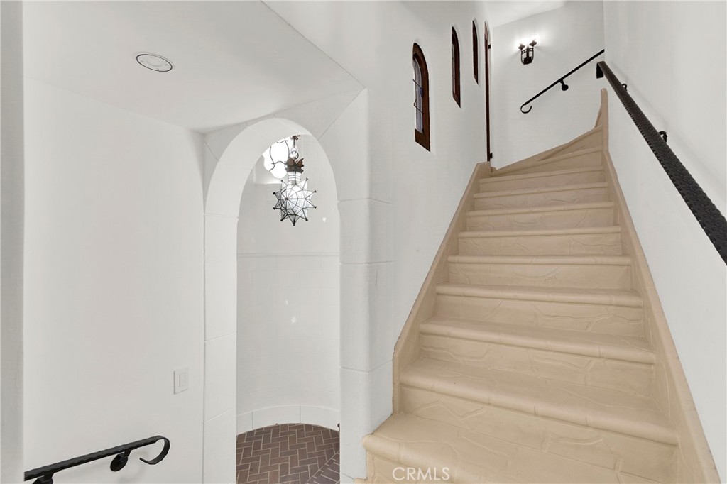 2111 Rockledge Road Los Angeles, CA 90068 - Photo 14 of 75 Gallery Image 14