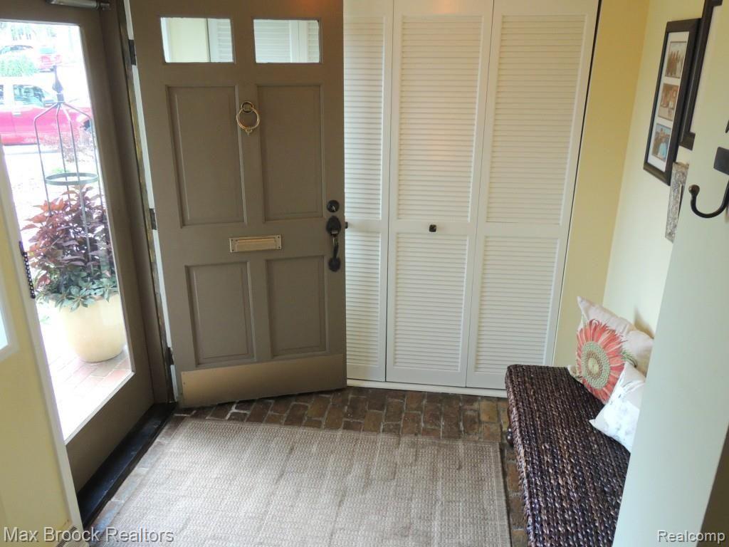 220 Ravine Road Birmingham, MI 48009 - Photo 3 of 17 Foyer.jpg