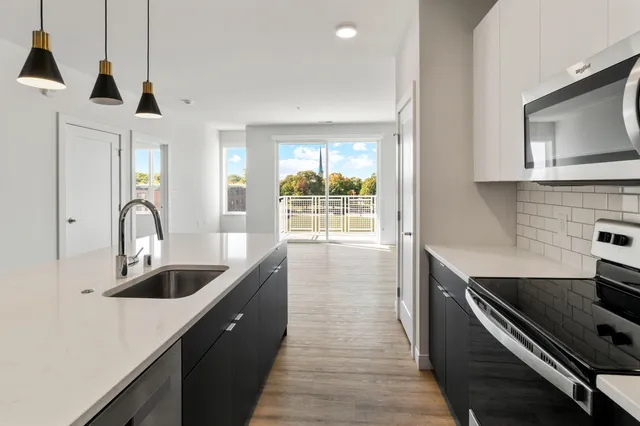 $1,624 | 5945 6th Avenue, Unit 402, Kenosha, WI 53140