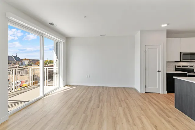 $1,624 | 5945 6th Avenue, Unit 402, Kenosha, WI 53140