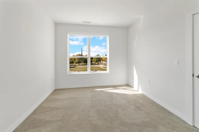 $1,624 | 5945 6th Avenue, Unit 402, Kenosha, WI 53140