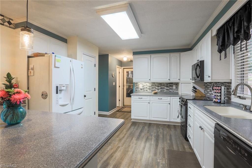 7352 Oak Bucket Road Thomasville, NC 27360 - Photo 8 of 30