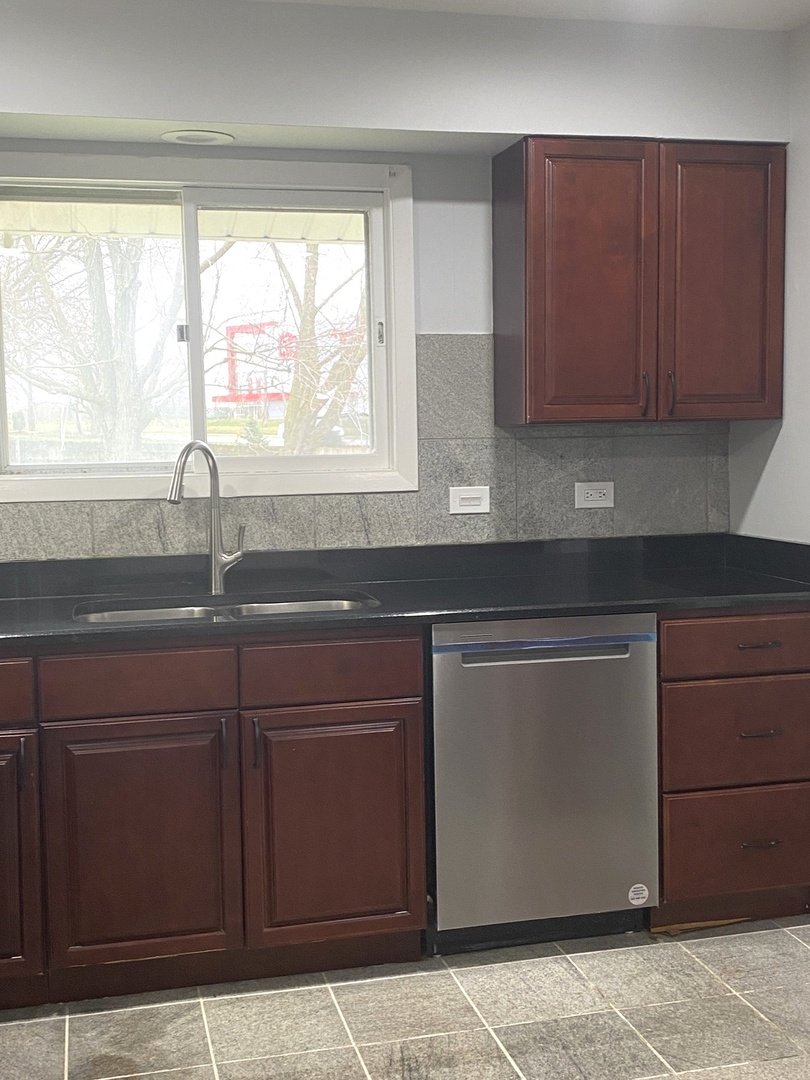 602 North Pinecrest Road Bolingbrook, IL 60440 - Photo 16 of 34 Gallery Image 16