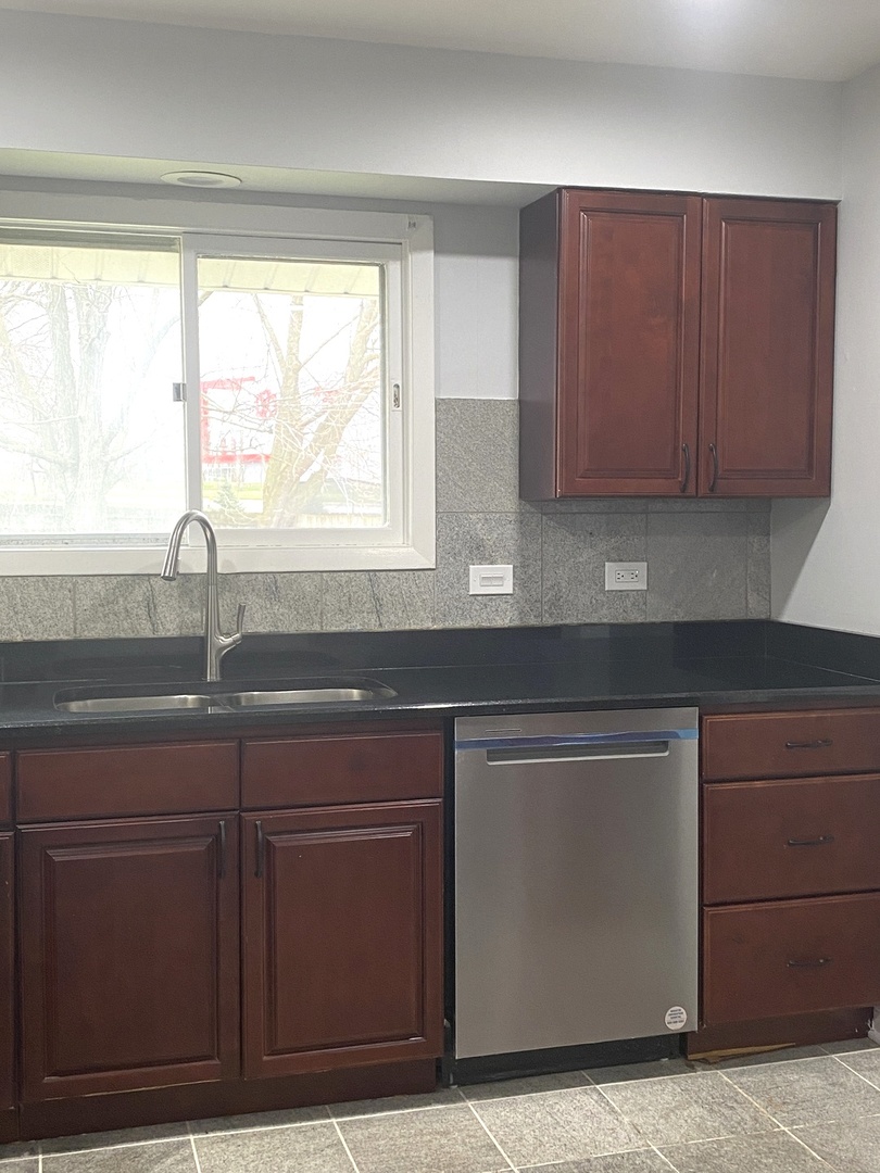 602 North Pinecrest Road Bolingbrook, IL 60440 - Photo 19 of 34 Gallery Image 19