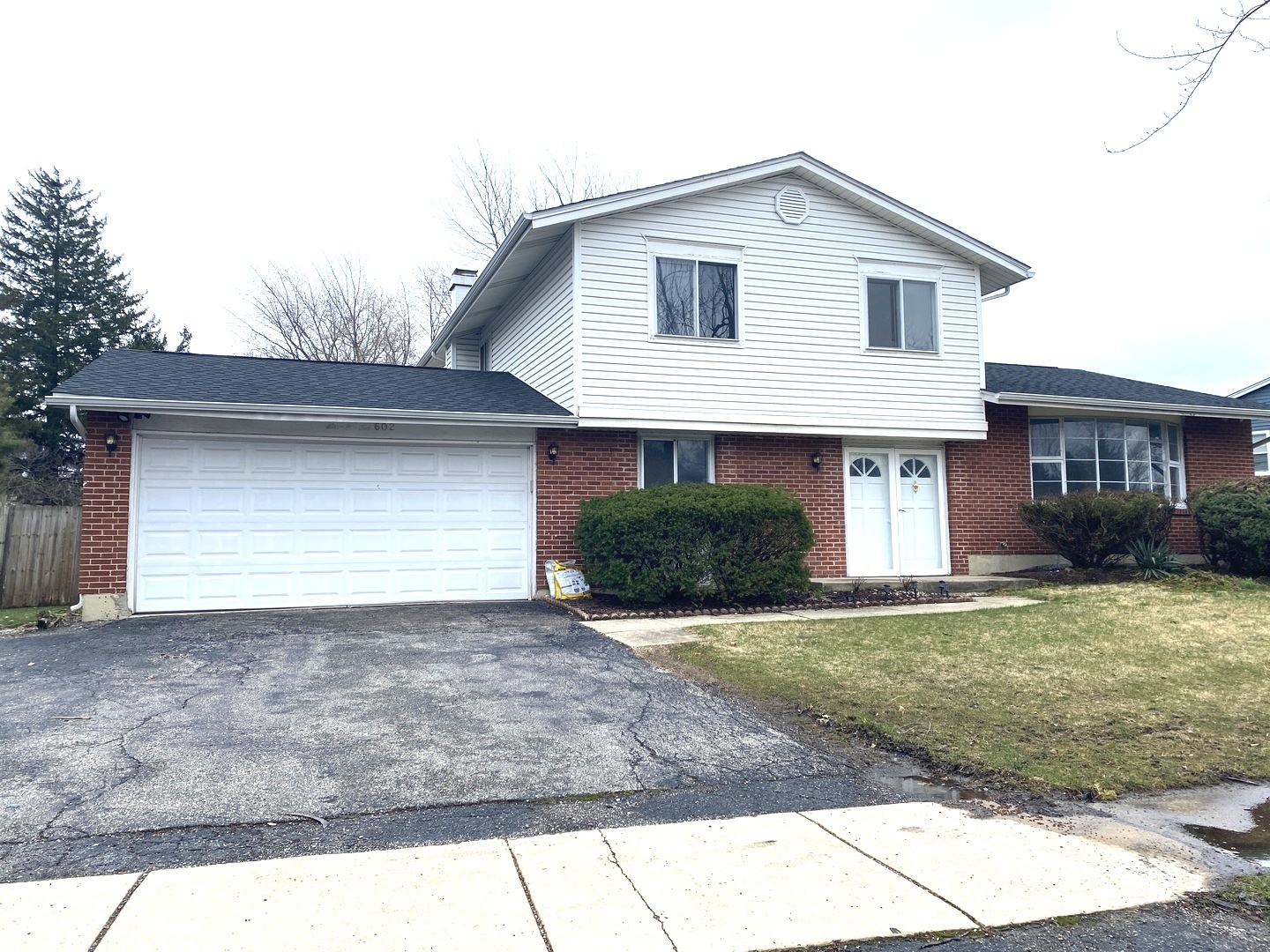 602 North Pinecrest Road Bolingbrook, IL 60440 - Photo 2 of 34 Gallery Image 2