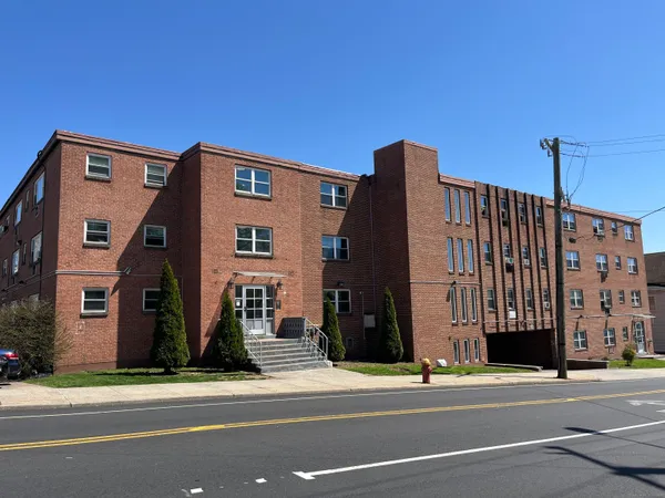 $1,600 | 32 Cook Avenue, Unit D24, Meriden, CT 06451
