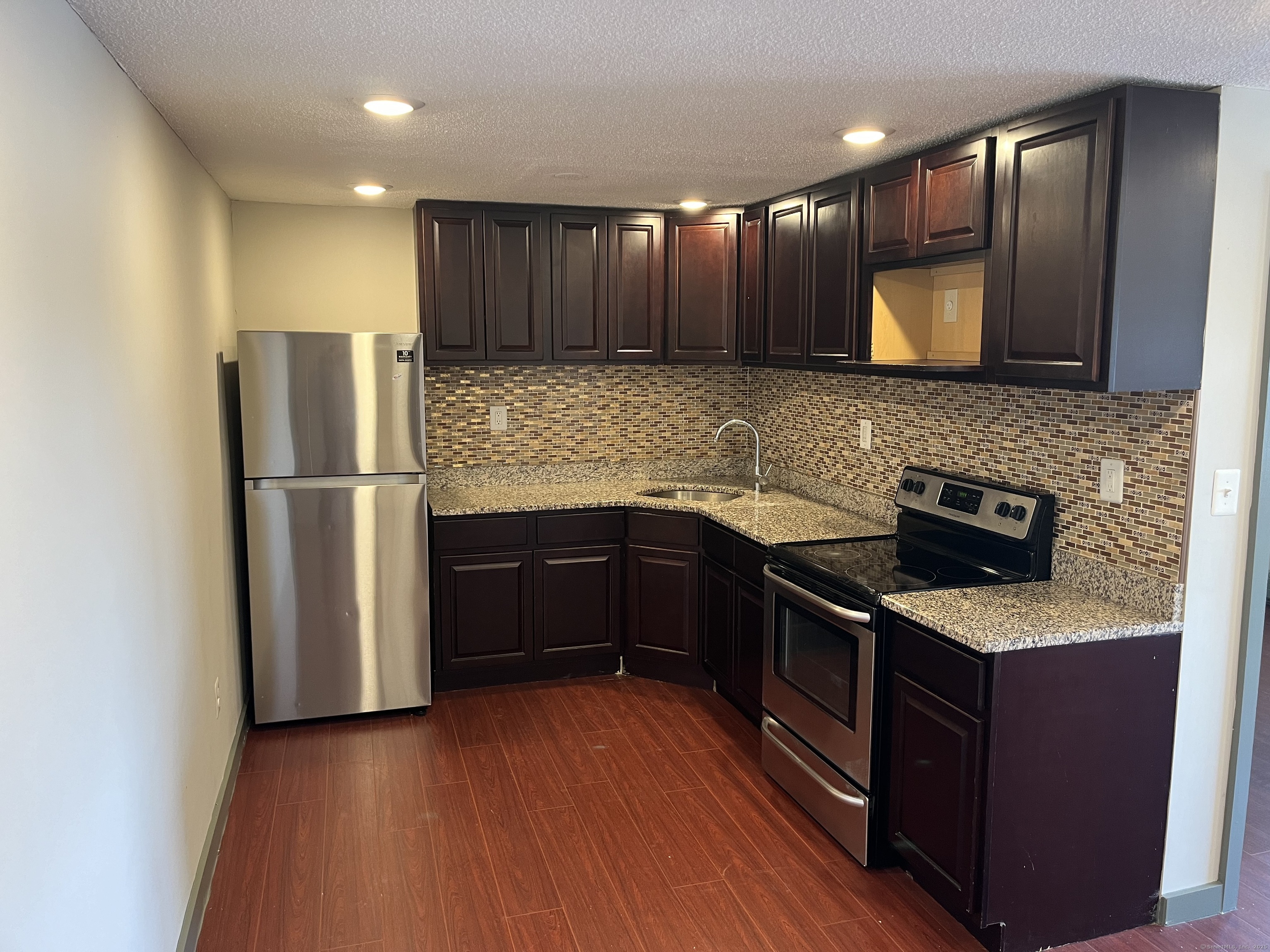 32 Cook Avenue, Unit D24 Meriden, CT 06451 - Photo 3 of 12