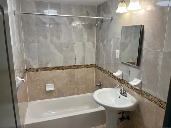 $1,600 | 32 Cook Avenue, Unit D24, Meriden, CT 06451