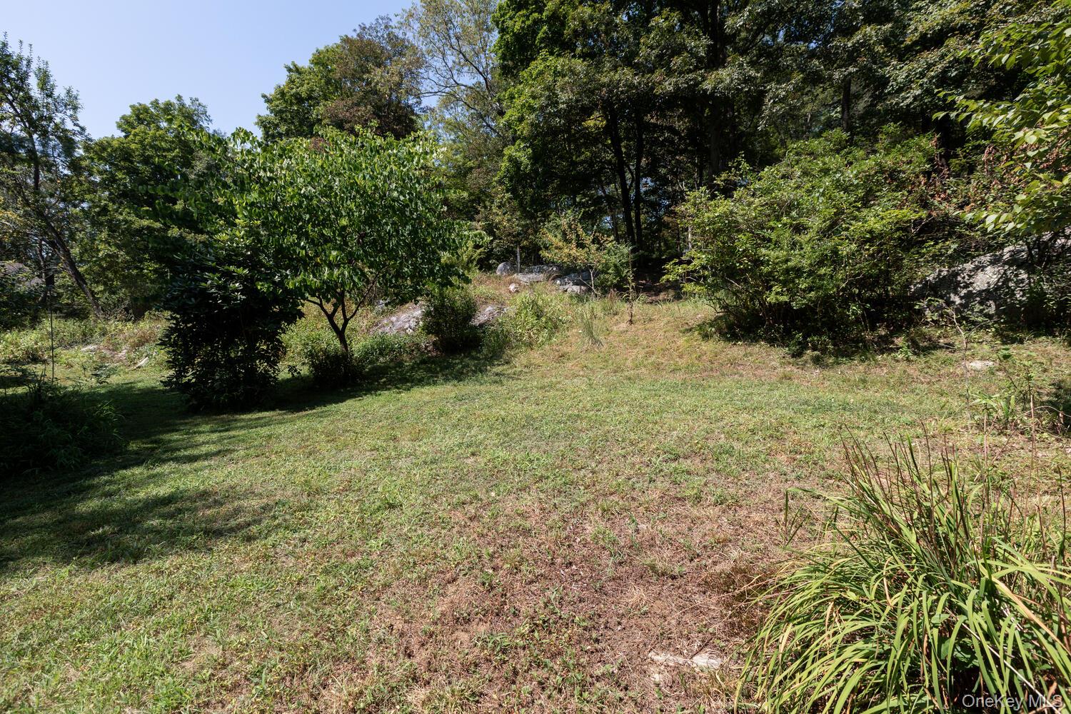 81 Glendale Road Ossining, NY 10562 - Photo 34 of 37 View of grassy yard