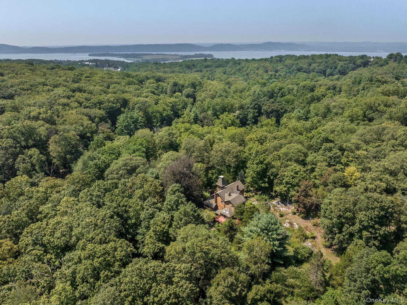 81 Glendale Road Ossining, NY 10562 - Photo 35 of 37 Bird's eye view of a wooded property