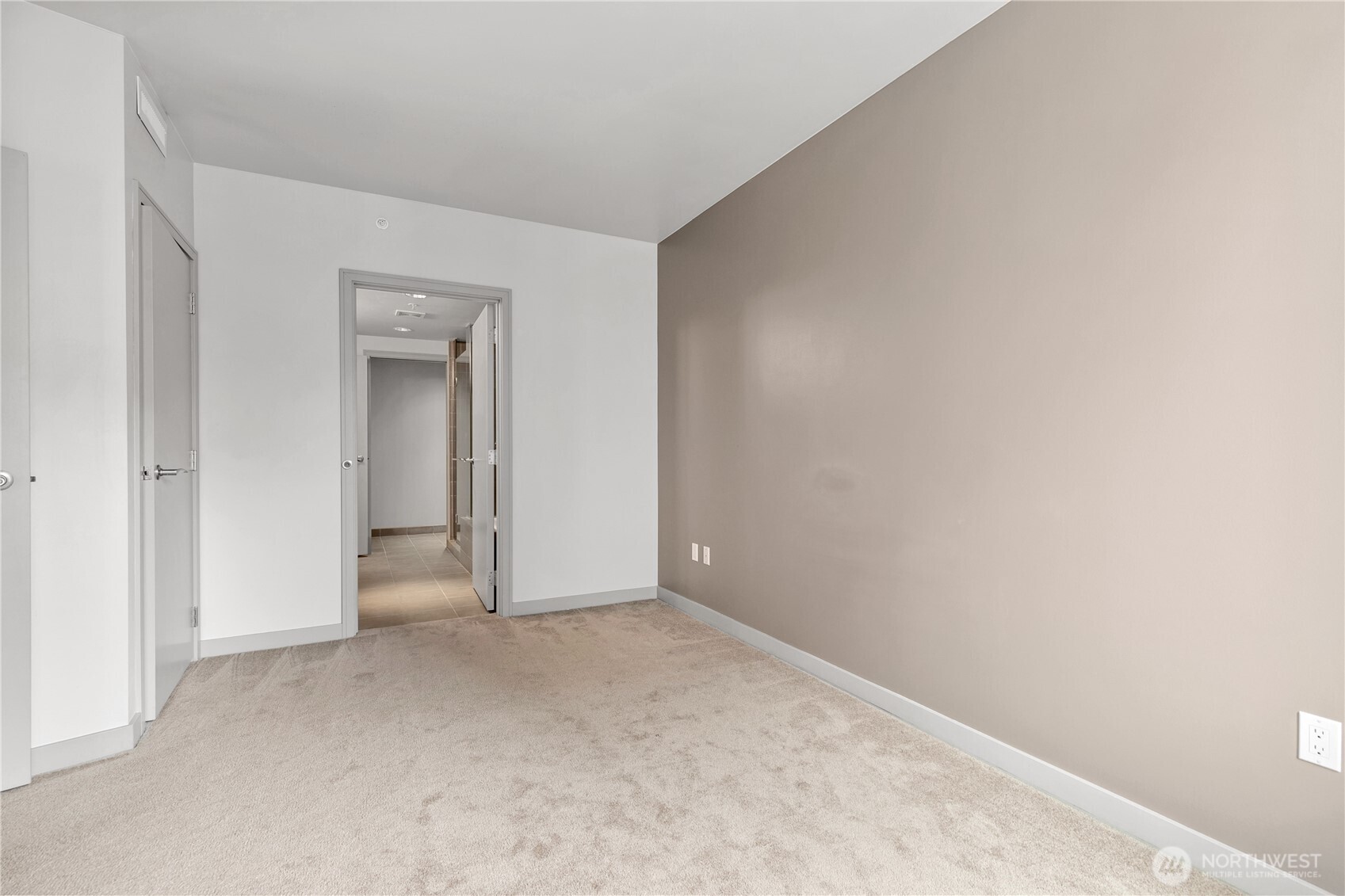 10650 Northeast 9th Place, Unit 1423 Bellevue, WA 98004 - Photo 14 of 40