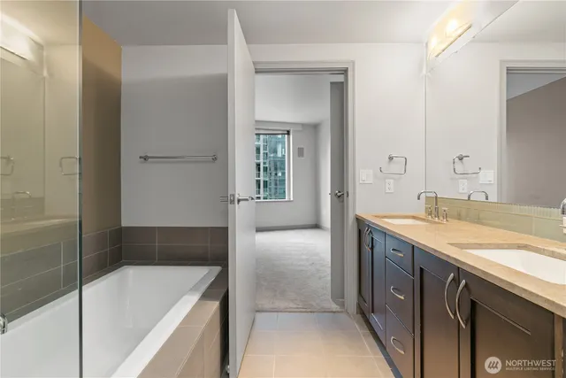 $799,000 | 10650 Northeast 9th Place, Unit 1423, Bellevue, WA 98004