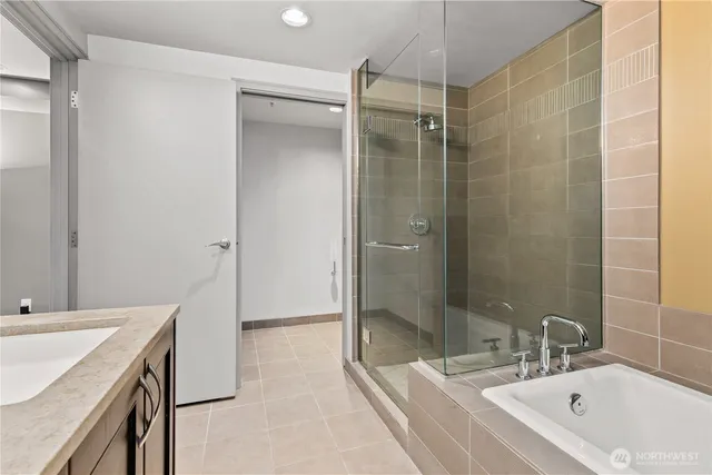 $799,000 | 10650 Northeast 9th Place, Unit 1423, Bellevue, WA 98004