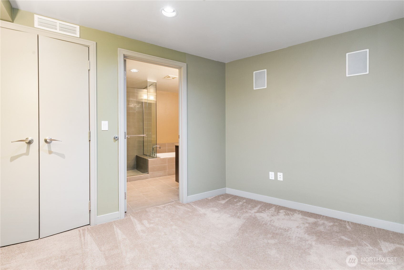 10650 Northeast 9th Place, Unit 1423 Bellevue, WA 98004 - Photo 20 of 40