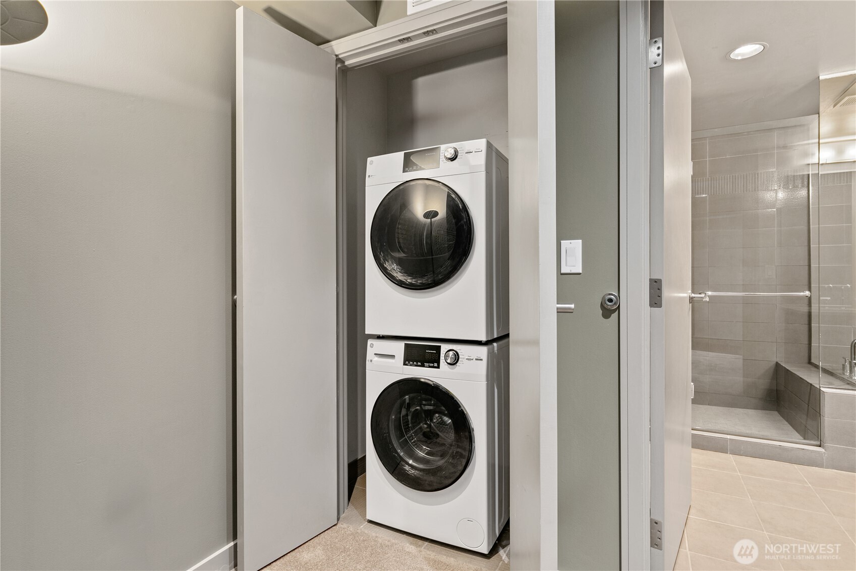 10650 Northeast 9th Place, Unit 1423 Bellevue, WA 98004 - Photo 23 of 40