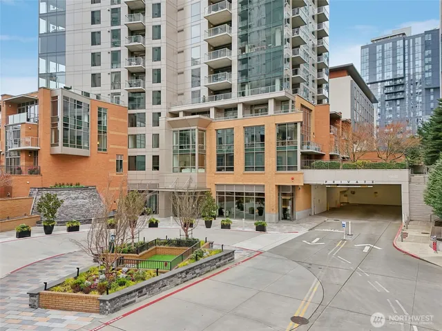 $799,000 | 10650 Northeast 9th Place, Unit 1423, Bellevue, WA 98004