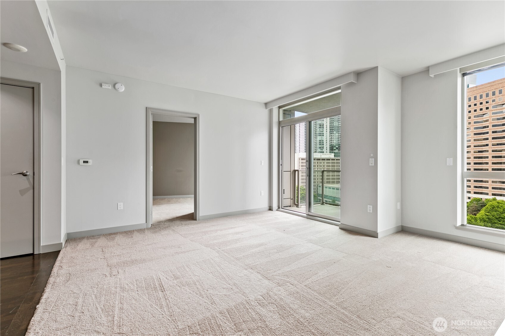 10650 Northeast 9th Place, Unit 1423 Bellevue, WA 98004 - Photo 4 of 40