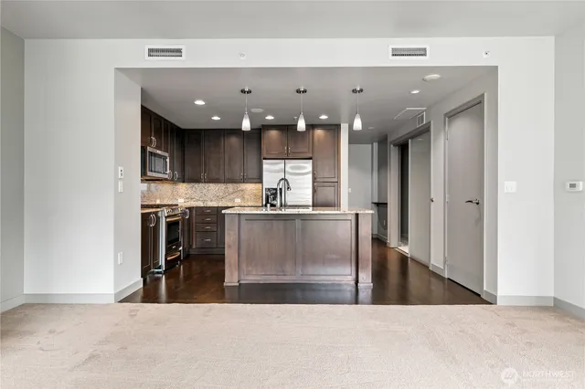 $799,000 | 10650 Northeast 9th Place, Unit 1423, Bellevue, WA 98004