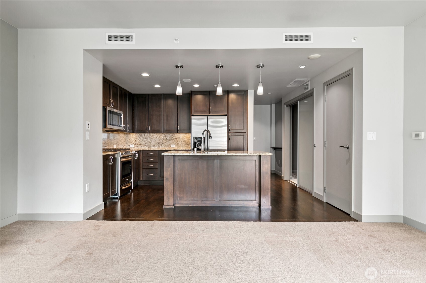 10650 Northeast 9th Place, Unit 1423 Bellevue, WA 98004 - Photo 5 of 40