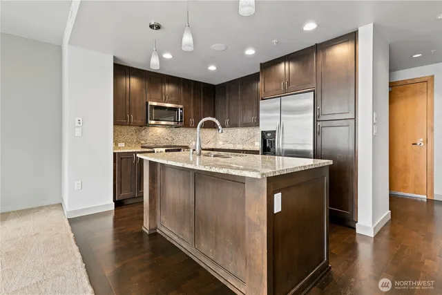 $799,000 | 10650 Northeast 9th Place, Unit 1423, Bellevue, WA 98004