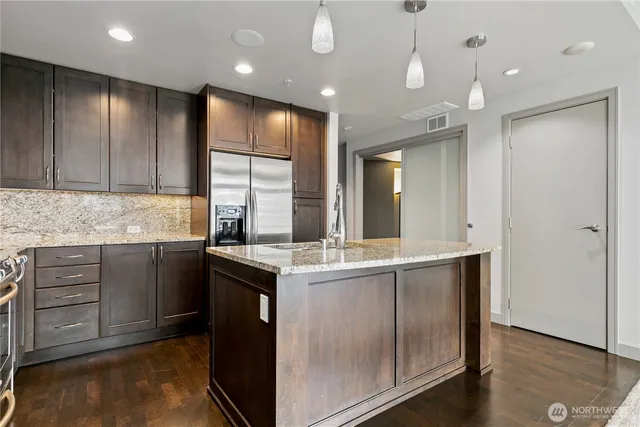 $799,000 | 10650 Northeast 9th Place, Unit 1423, Bellevue, WA 98004