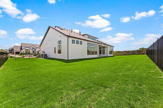 a view of a back yard of the house
