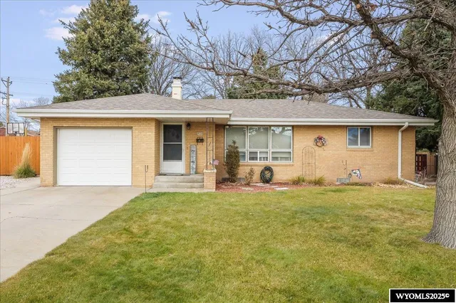 $225,000 | 1920 Davis Avenue, Gering, NE 69341