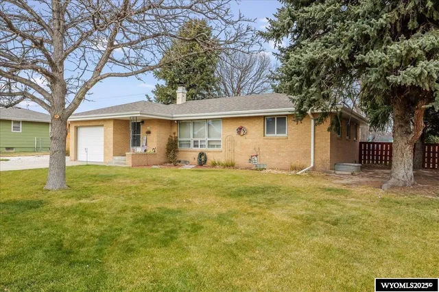 $225,000 | 1920 Davis Avenue, Gering, NE 69341