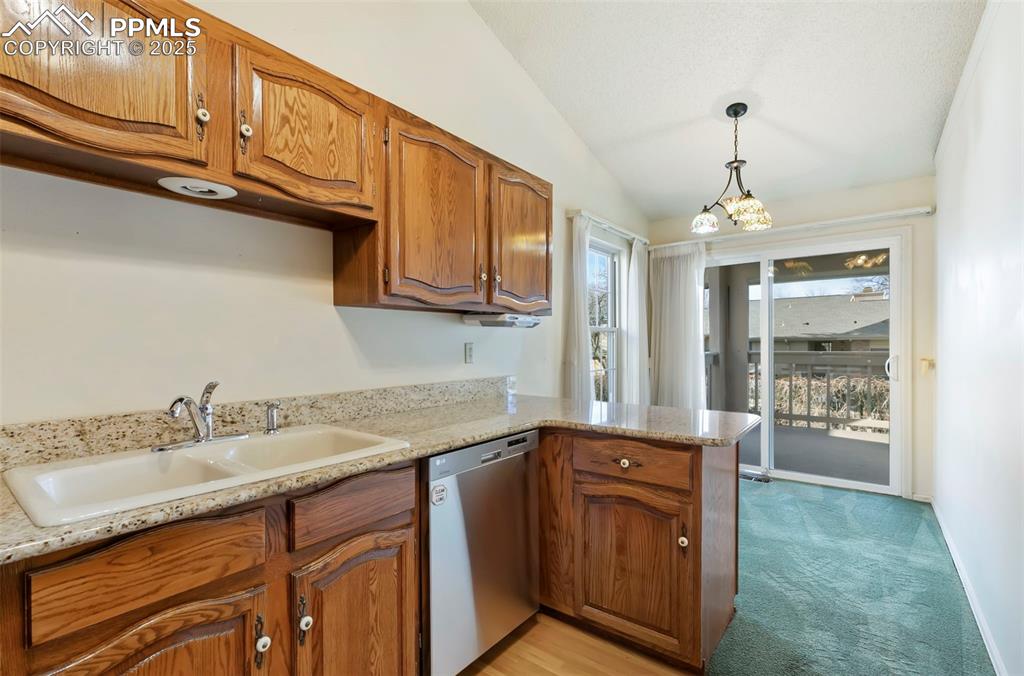 2051 Glenhill Road Colorado Springs, CO 80906 - Photo 10 of 32