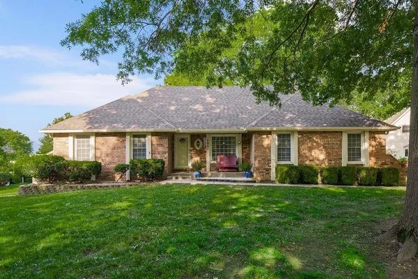 $398,000 | 1801 Abbey Lane, Lee's Summit, MO 64086