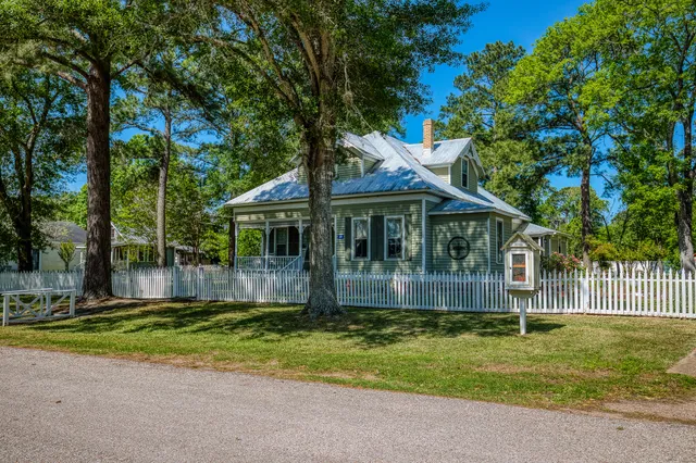 $670,000 | 235 Hickory Road, New Ulm, TX 78950