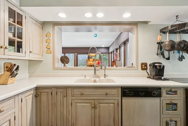 $724,900 | 1090 Roselle Road, Inverness, IL 60067