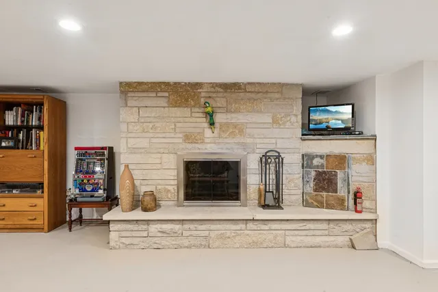 $724,900 | 1090 Roselle Road, Inverness, IL 60067