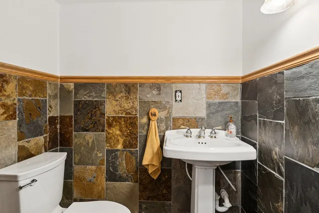 $724,900 | 1090 Roselle Road, Inverness, IL 60067