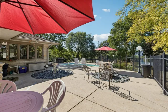 $724,900 | 1090 Roselle Road, Inverness, IL 60067