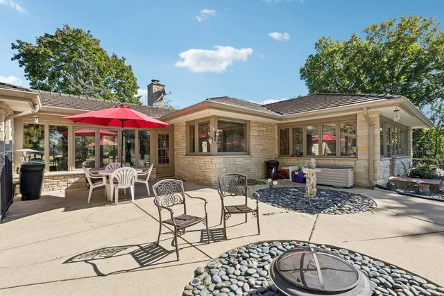 $724,900 | 1090 Roselle Road, Inverness, IL 60067