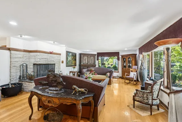 $724,900 | 1090 Roselle Road, Inverness, IL 60067