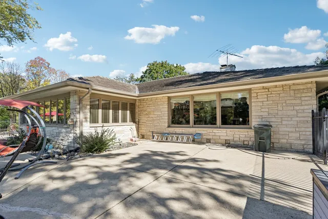 $724,900 | 1090 Roselle Road, Inverness, IL 60067