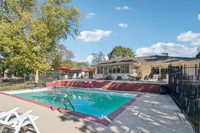 $724,900 | 1090 Roselle Road, Inverness, IL 60067