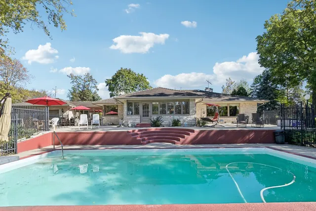 $724,900 | 1090 Roselle Road, Inverness, IL 60067