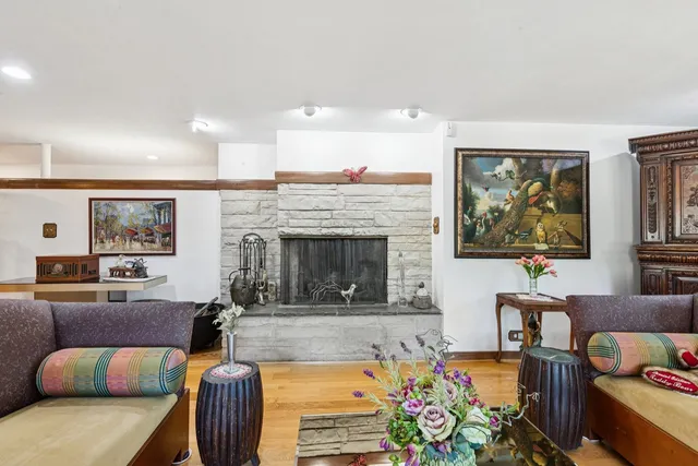 $724,900 | 1090 Roselle Road, Inverness, IL 60067