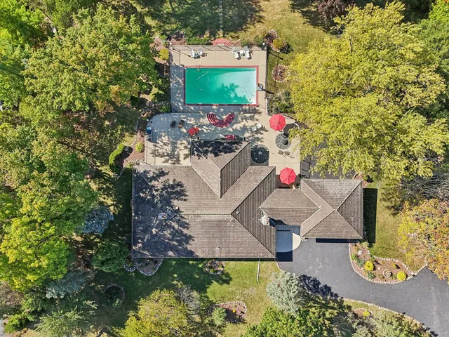 $724,900 | 1090 Roselle Road, Inverness, IL 60067