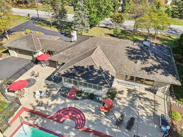 $724,900 | 1090 Roselle Road, Inverness, IL 60067